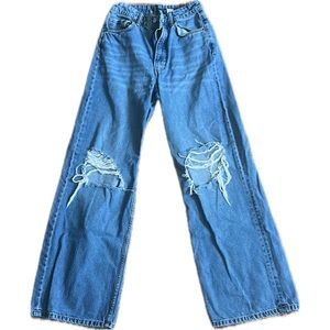 Wide leg jeans with knee rips